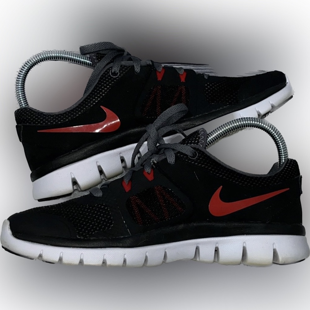 Nike Flex 2014 Running Sneakers Black / Red Size 5.5 Youth Boys, Size 7 Women’s